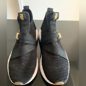 Black Selena gomez pumas